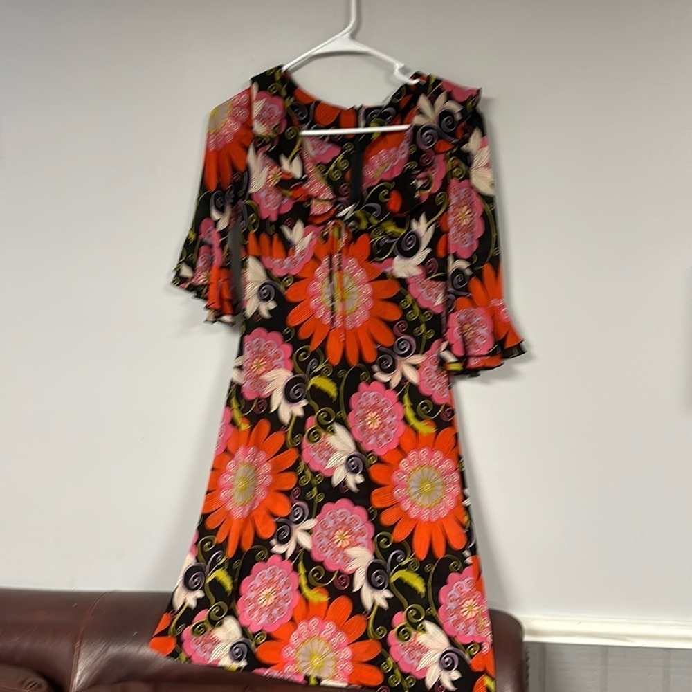 Trina Turk Floral 70’s Style Dress, Bell Sleeves, Ruffled Neckline, Silk 2, EUC!